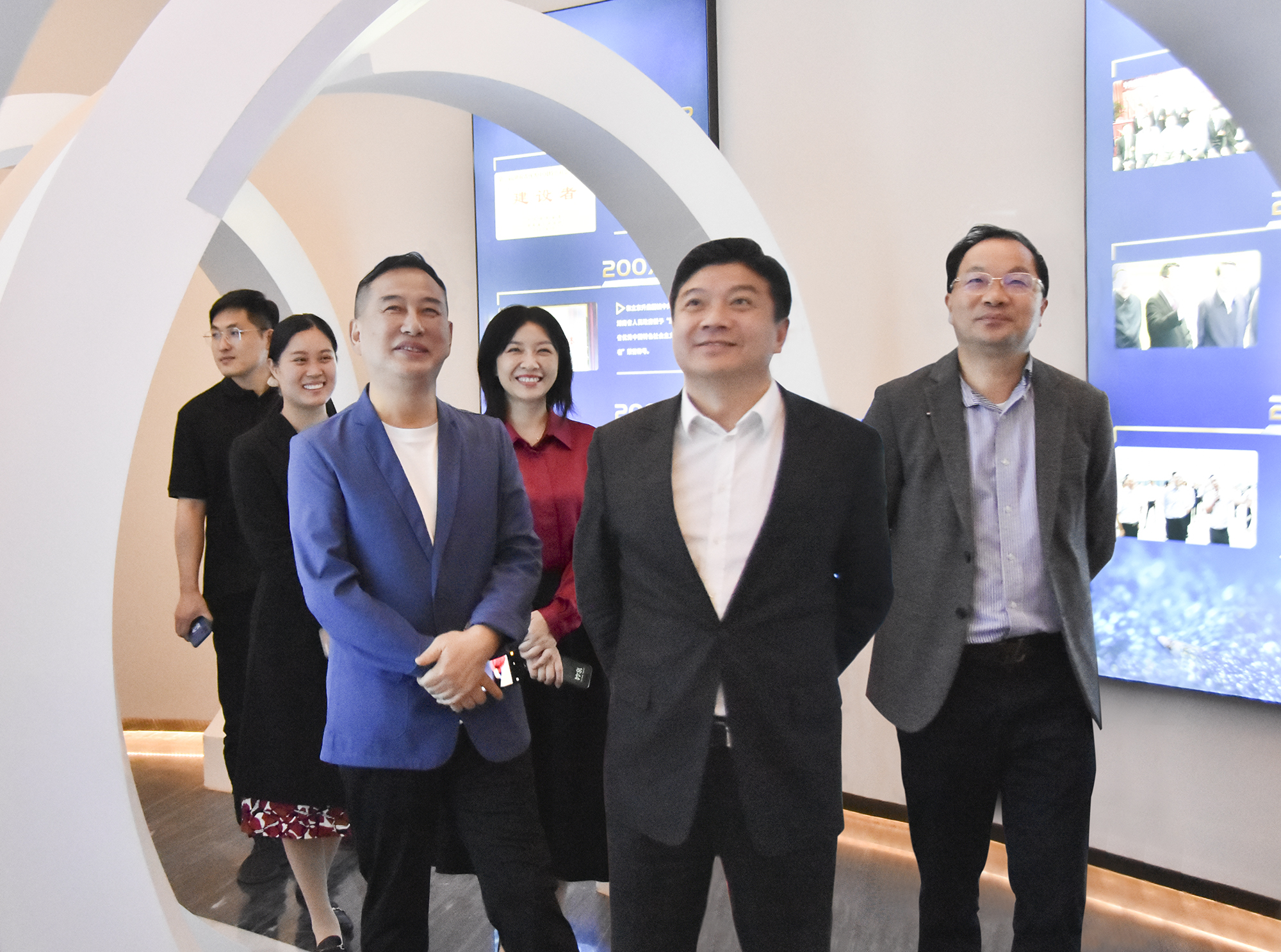 长沙市委常委邱继兴一行到访bifa必发集团调查调研(图1) ea000987dfea8fbfd112c00df2e51d8.jpg