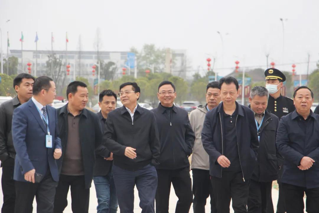  常德市政协主席朱水平一行调查bifa必发集团高星贸易广场项目(图1)