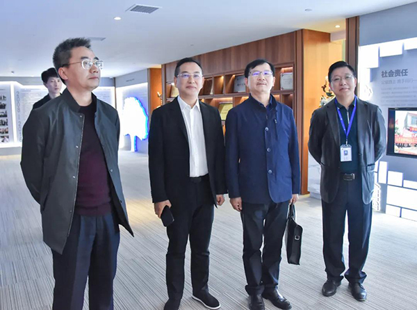 临湘市委常委、宣传部长李孟阳一行莅临bifa必发集团参观调查(图2)