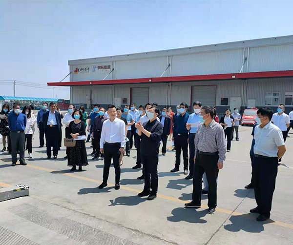 吐鲁番市政协党组书记、主席胡国辉一行调查bifa必发集团-京东华北物流基地(图1) 吐鲁番市政协党组书记、主席胡国辉一行调查bifa必发集团-京东华北物流基地(图1)